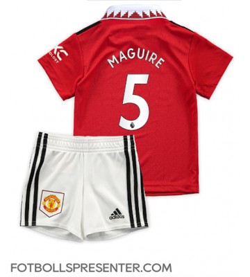 Manchester United Harry Maguire #5 Hemmatröja Barn 2022-23 Kortärmad (+ korta byxor)